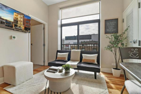 Well-furnished & Bright 1BR Apt in Great Location